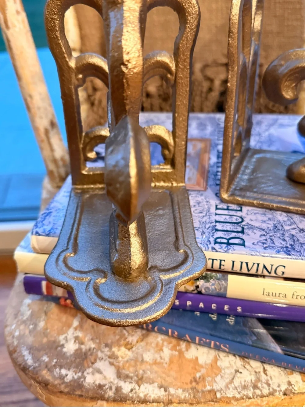 Decorative Fleur-de-Lis Bookends in Aged Brass
